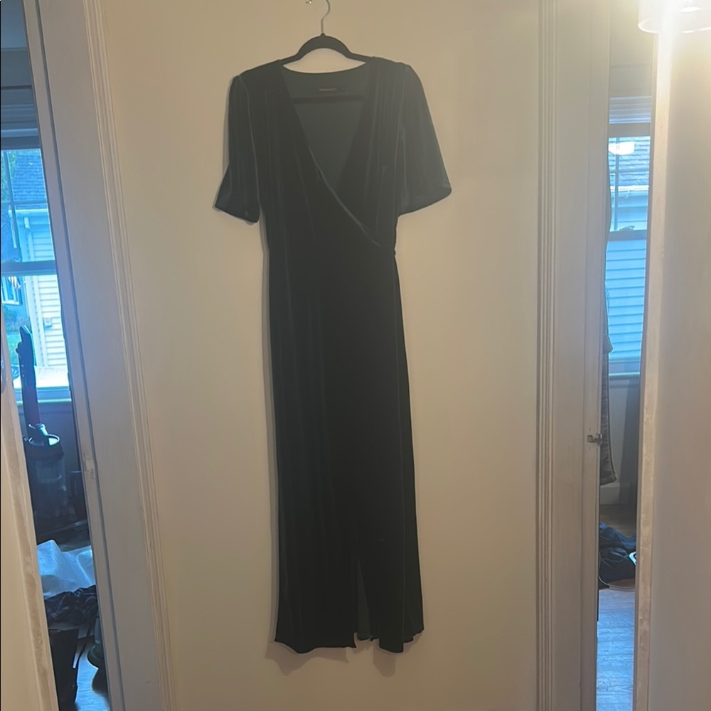 Chic Black Velvet Maxi Dress